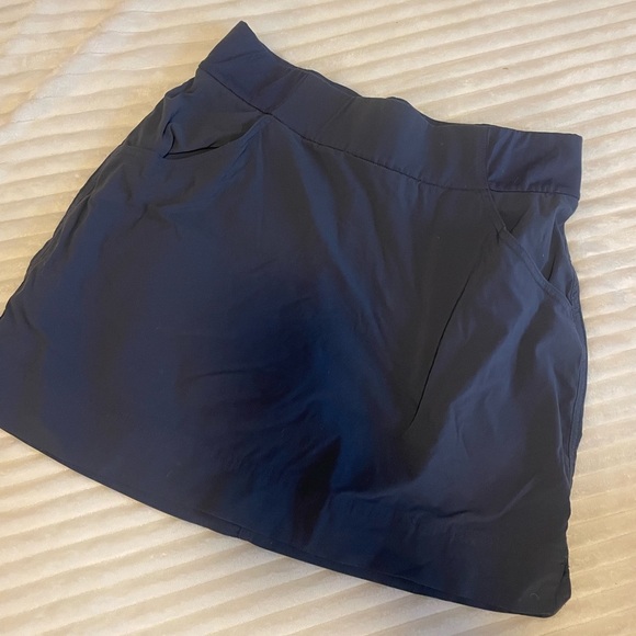 COLUMBIA- women’s athletic skort. Navy size Medium - Picture 1 of 4